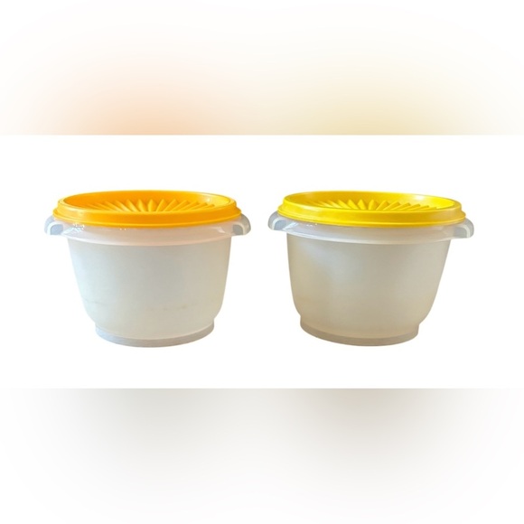 Vintage 4 piece Tupperware set-2 lids, 2 containers - Picture 6 of 10